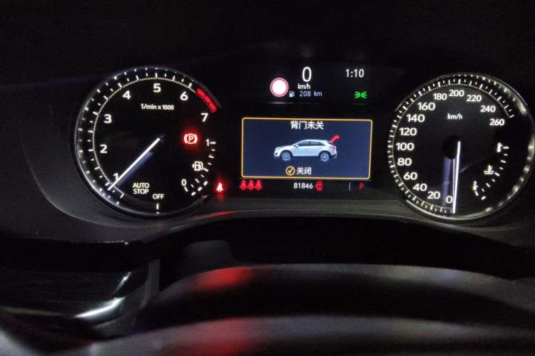 Used Cadillac XT5 2020 28T Luxury Version Odometer Close Up