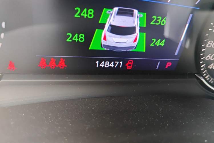 Used Cadillac XT5 2020 28T Luxury Version Odometer Close Up