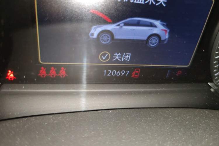 Used Cadillac XT5 2020 28T Luxury Version Odometer Close Up