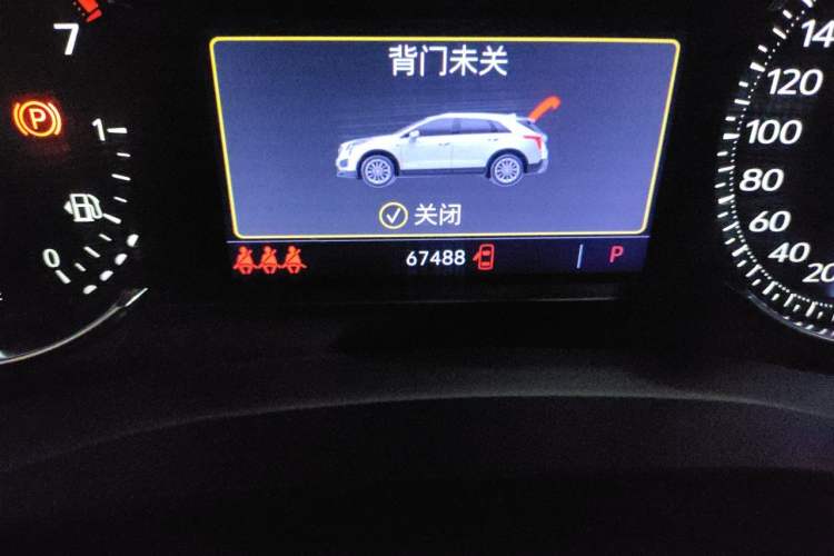 Used Cadillac XT5 2020 28T Tech Edition Odometer Close Up