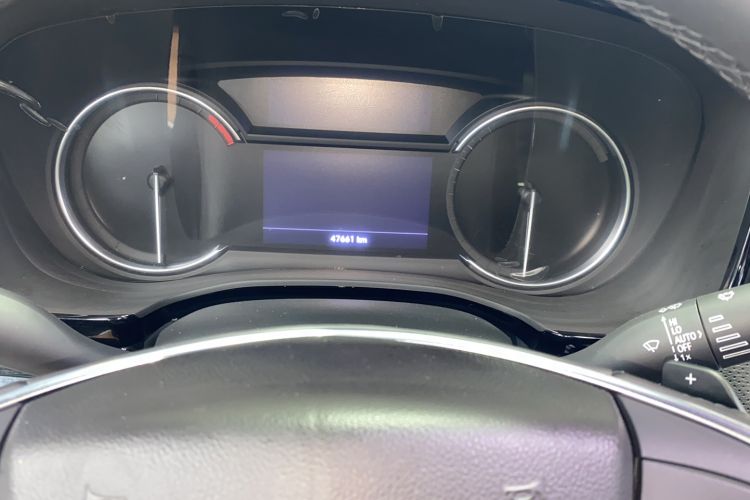 Used Cadillac XT5 2020 28T Luxury Version Odometer Close Up