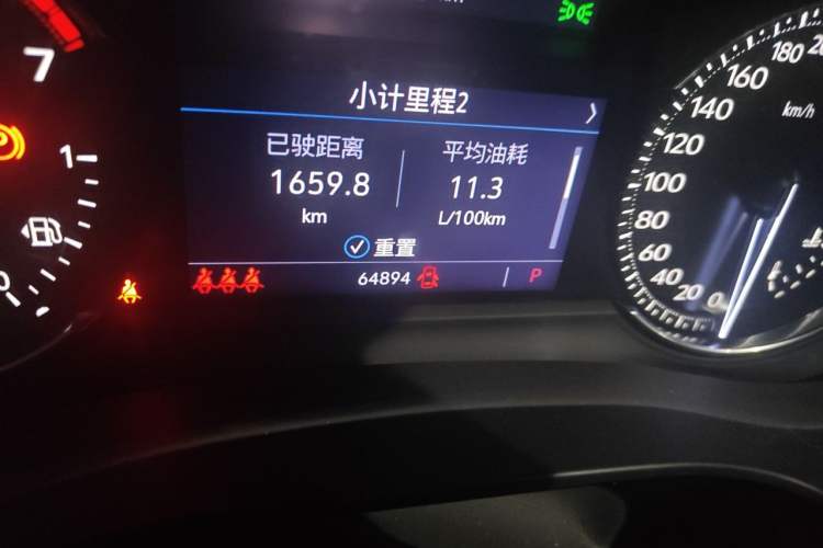 Used Cadillac XT5 2020 28T Luxury Version Odometer Close Up