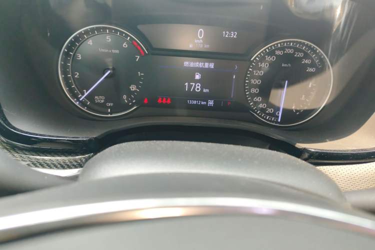 Used Cadillac XT5 2020 28T 4x4 Leading Sport Model Odometer Close Up
