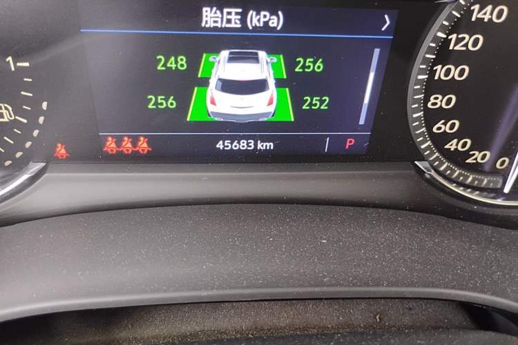 Used Cadillac XT5 2020 28T Luxury Version Odometer Close Up