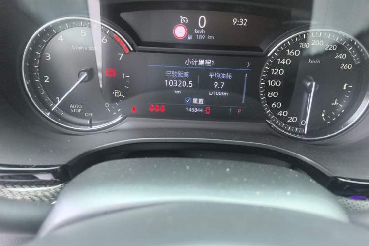 Used Cadillac XT5 2020 28T Luxury Version Odometer Close Up