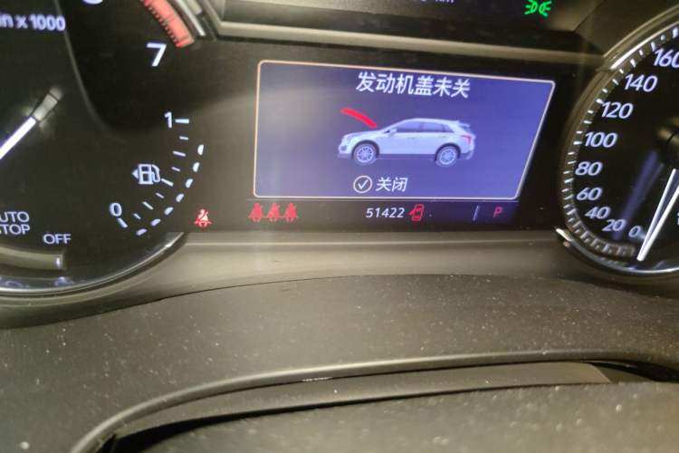 Used Cadillac XT5 2020 28T Luxury Version Odometer Close Up
