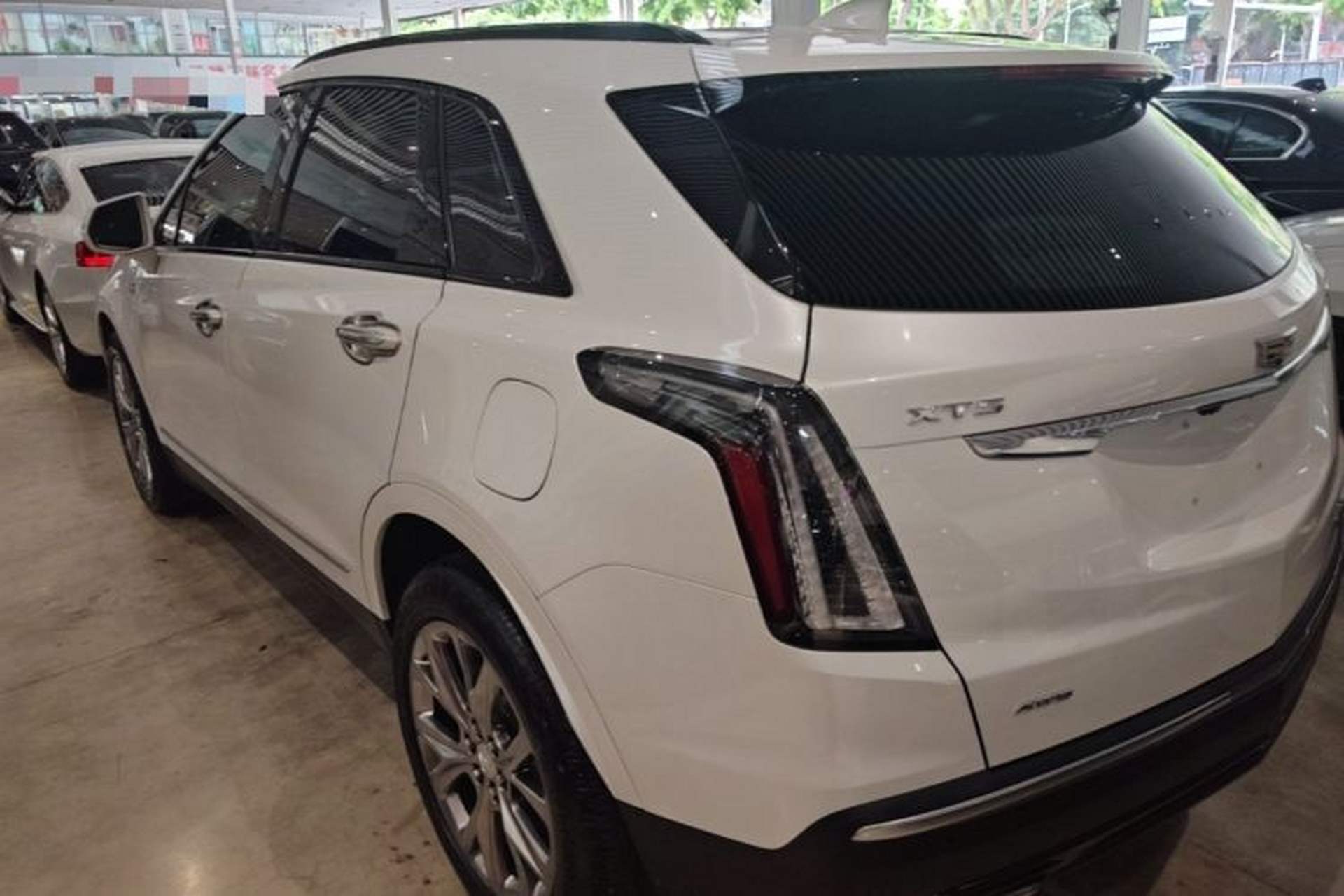 Used Cadillac XT5 2020 28T 4x4 Leading Sport Model Rear Left 45 Deg