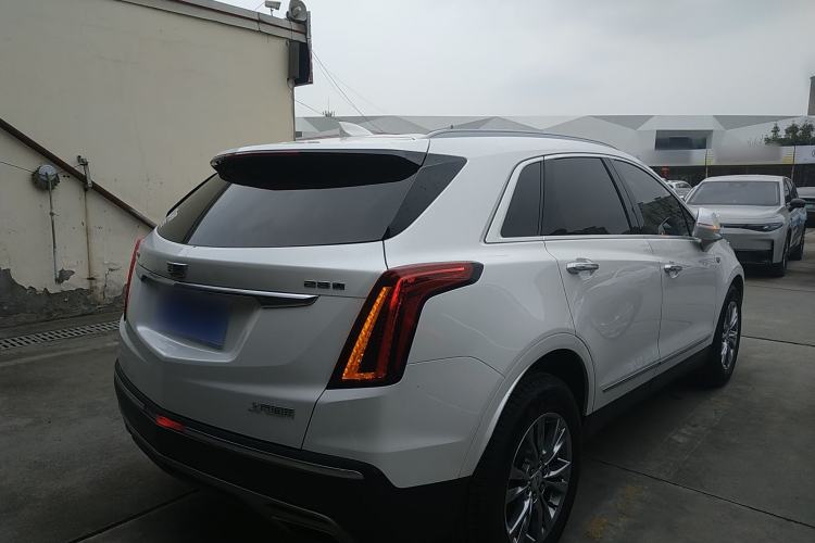 Used Cadillac XT5 2020 28T Luxury Version Rear Right 45 Deg