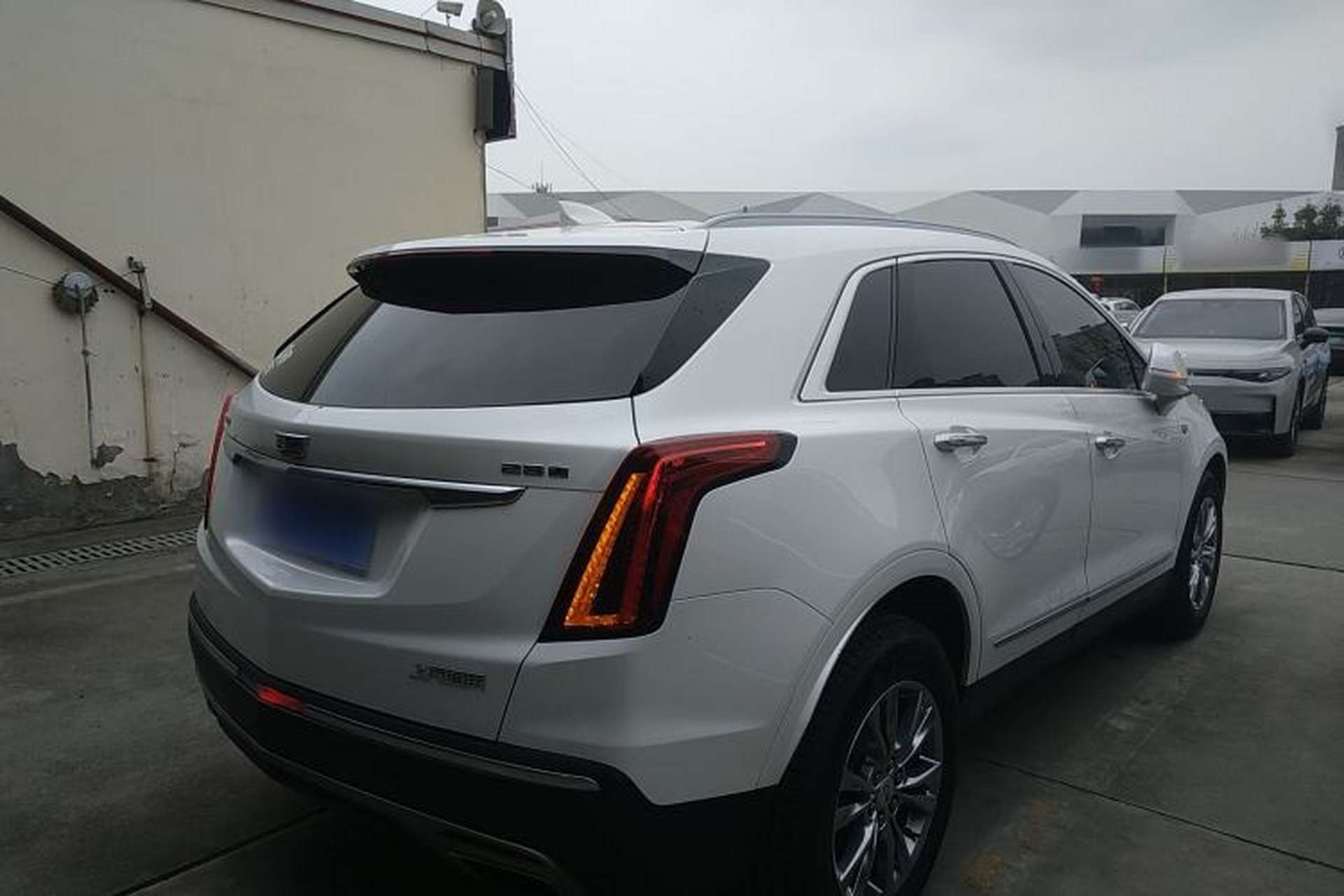 Used Cadillac XT5 2020 28T Luxury Version Rear Right 45 Deg