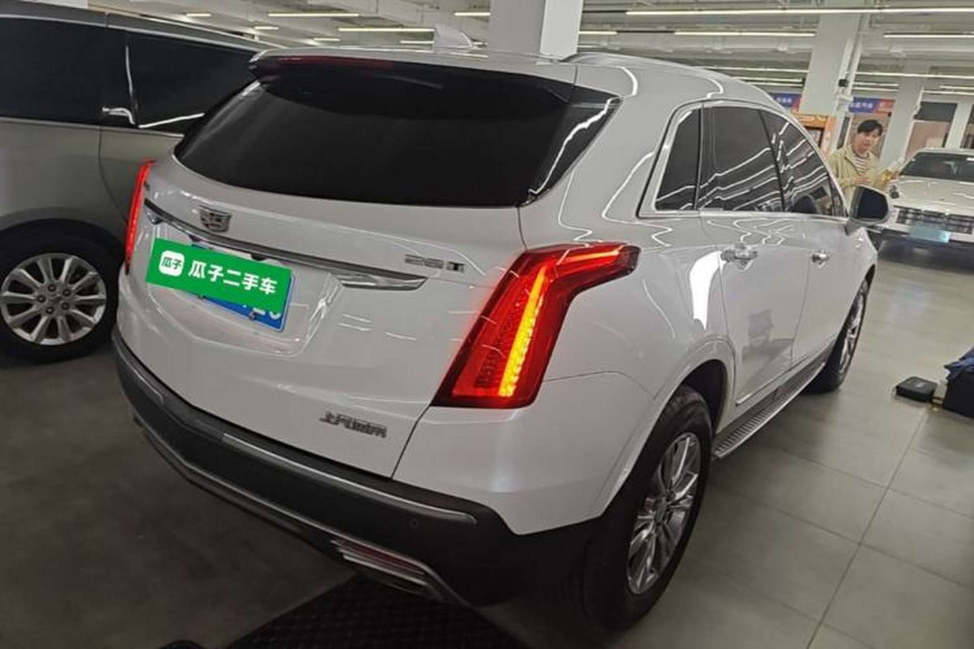 Used Cadillac XT5 2020 28T Luxury Version Rear Right 45 Deg