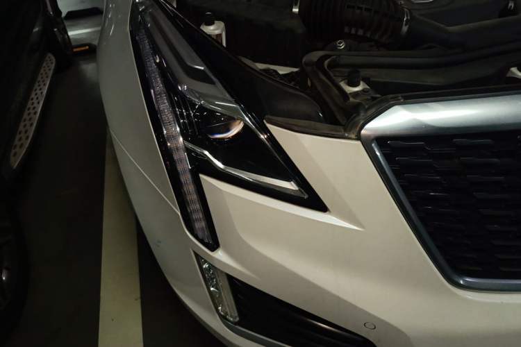 Used Cadillac XT5 2020 Revised Version 28T Four-Wheel Drive Luxury Edition Right Front Headlight