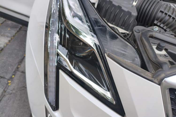 Used Cadillac XT5 2020 28T Four-Wheel Drive Luxury Version Right Front Headlight