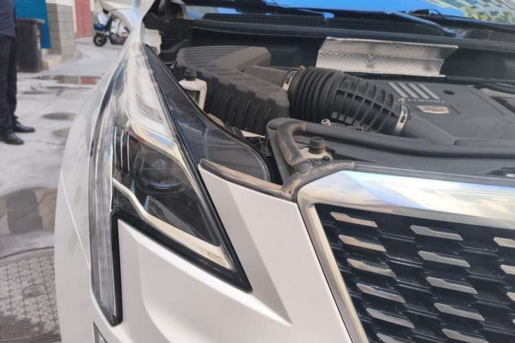 Used Cadillac XT5 2020 Revised Version 28T Four-Wheel Drive Luxury Edition Right Front Headlight