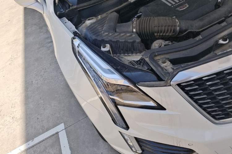 Used Cadillac XT5 2020 28T Luxury Version Right Front Headlight