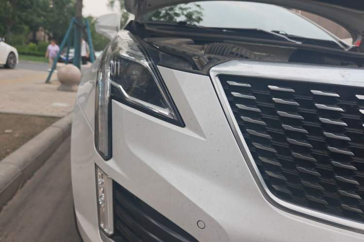 Used Cadillac XT5 2020 28T Luxury Version Right Front Headlight