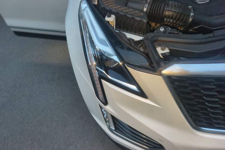 Used Cadillac XT5 2020 Revised Version 28T Luxury Edition Right Front Headlight