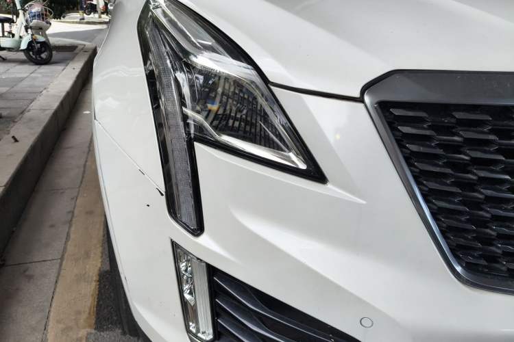 Used Cadillac XT5 2020 28T Luxury Version Right Front Headlight
