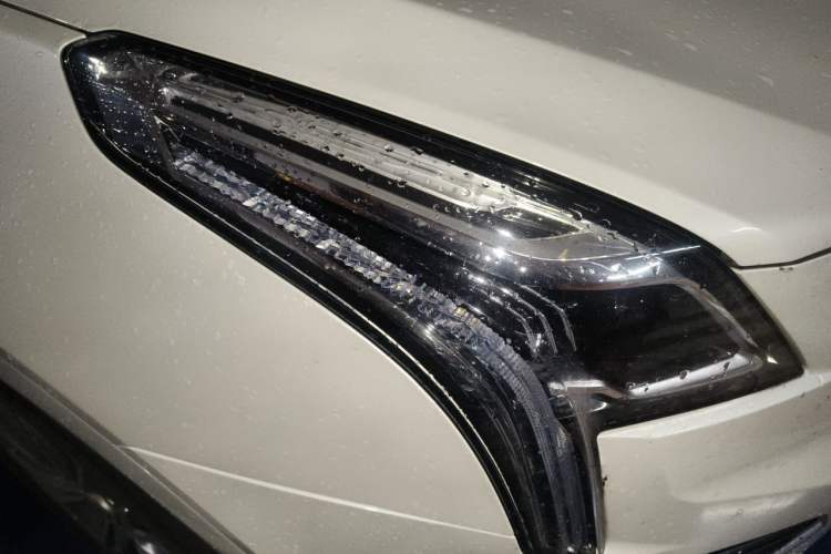 Used Cadillac XT5 2020 28T Four-Wheel Drive Luxury Version Right Front Headlight