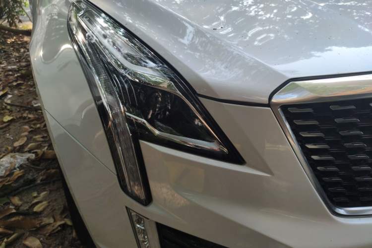 Used Cadillac XT5 2020 28T Luxury Version Right Front Headlight