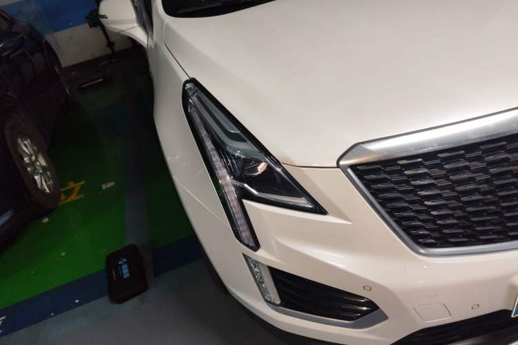 Used Cadillac XT5 2020 28T Luxury Version Right Front Headlight