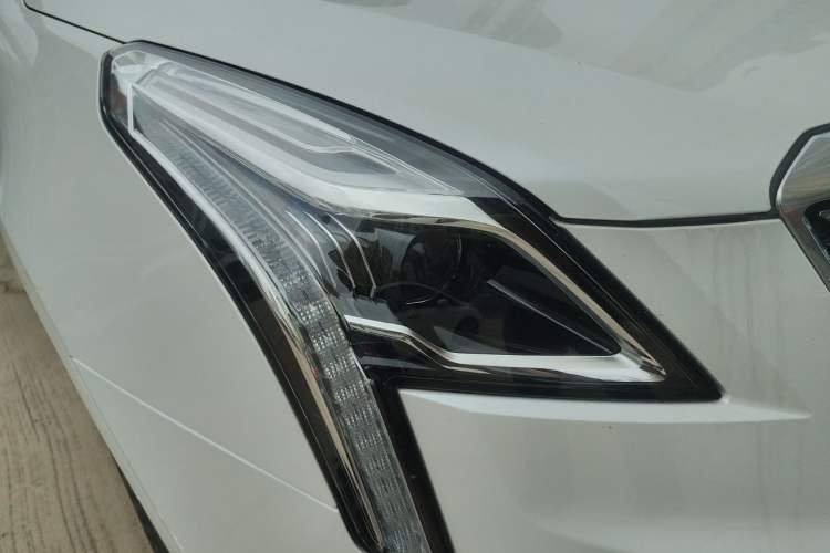 Used Cadillac XT5 2020 Revised Version 28T Luxury Edition Right Front Headlight