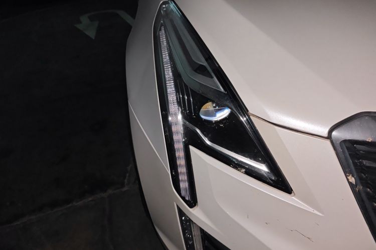 Used Cadillac XT5 2020 28T Luxury Version Right Front Headlight