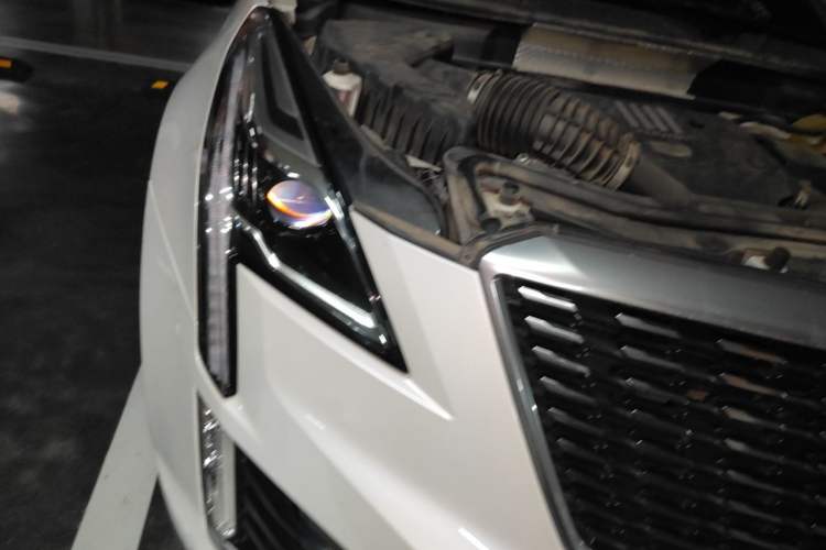 Used Cadillac XT5 2020 Revised Version 28T Luxury Edition Right Front Headlight