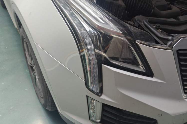 Used Cadillac XT5 2020 28T Luxury Version Right Front Headlight
