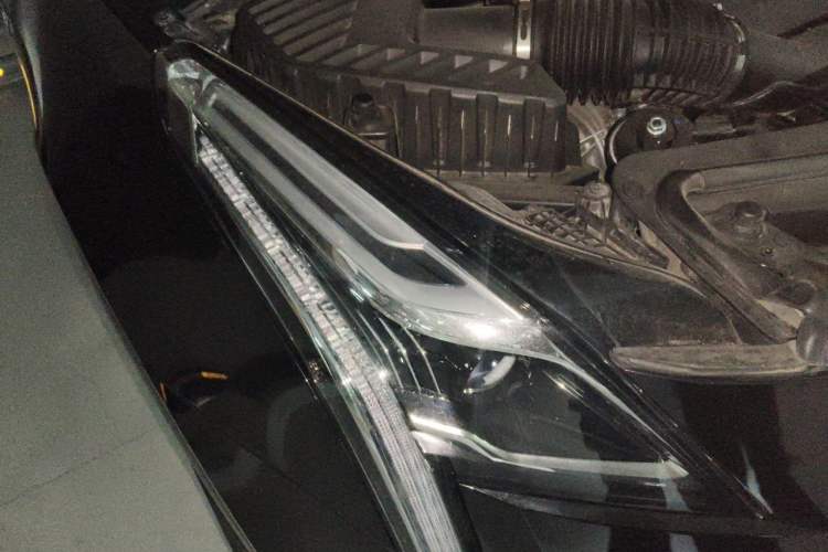 Used Cadillac XT5 2020 28T Luxury Version Right Front Headlight
