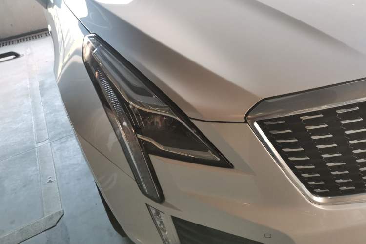 Used Cadillac XT5 2020 28T Luxury Version Right Front Headlight