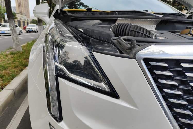 Used Cadillac XT5 2020 Revised Version 28T Luxury Edition Right Front Headlight