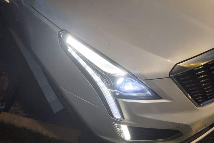 Used Cadillac XT5 2020 Revised Version 28T Luxury Edition Right Front Headlight