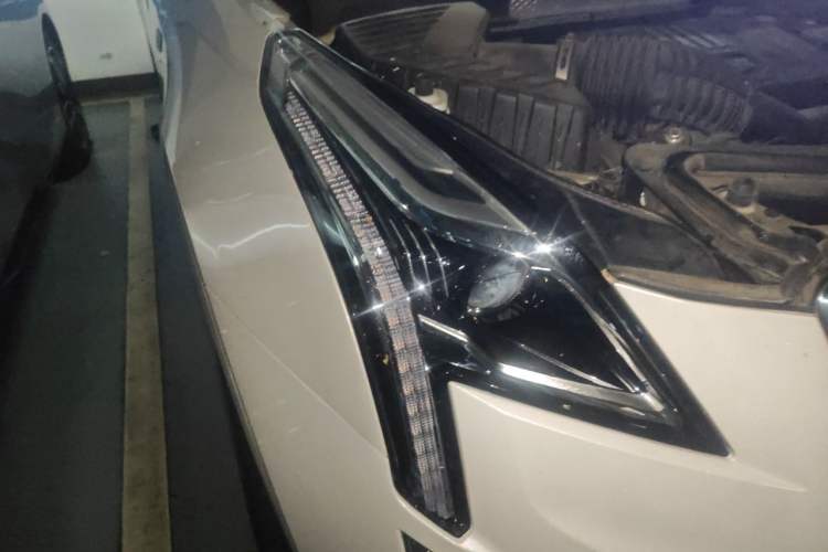 Used Cadillac XT5 2020 Revised Version 28T Four-Wheel Drive Luxury Edition Right Front Headlight