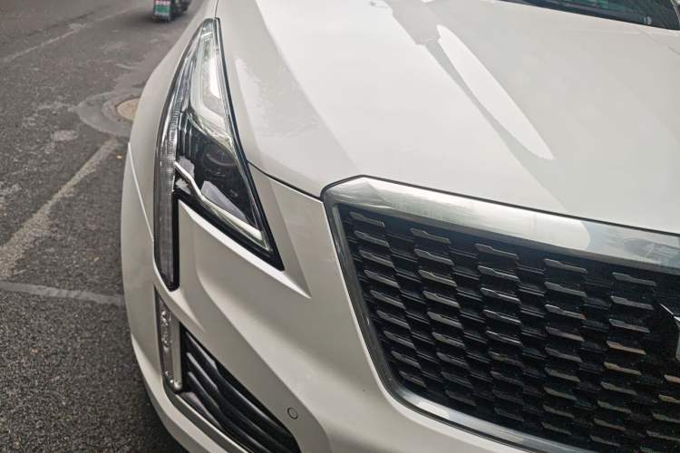 Used Cadillac XT5 2020 Revised Version 28T Luxury Edition Right Front Headlight