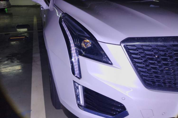 Used Cadillac XT5 2020 Revised Version 28T Luxury Edition Right Front Headlight