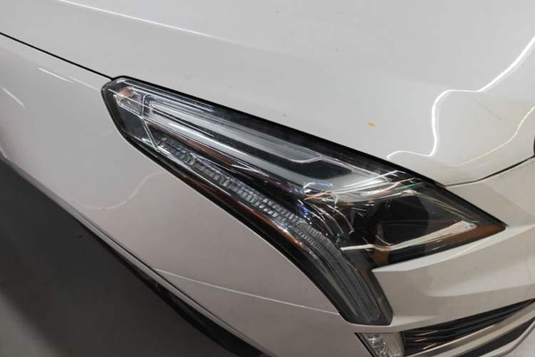 Used Cadillac XT5 2020 28T Luxury Version Right Front Headlight