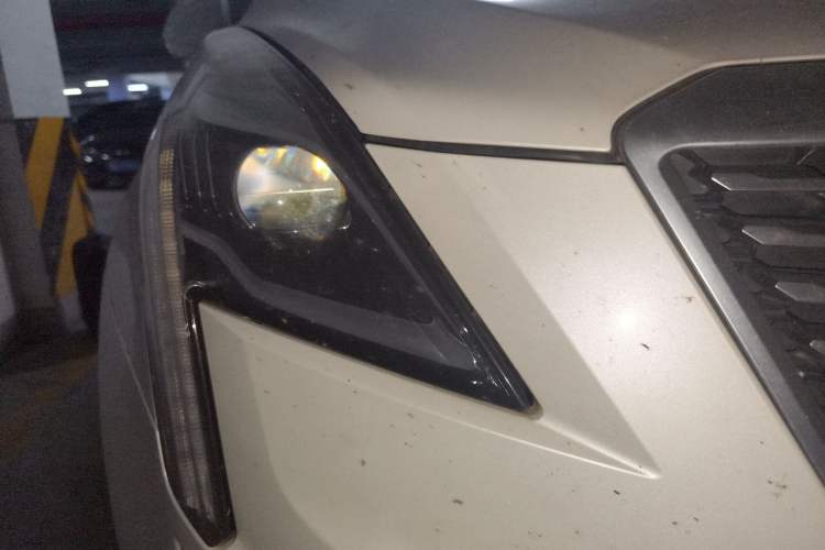 Used Cadillac XT5 2020 28T Luxury Version Right Front Headlight