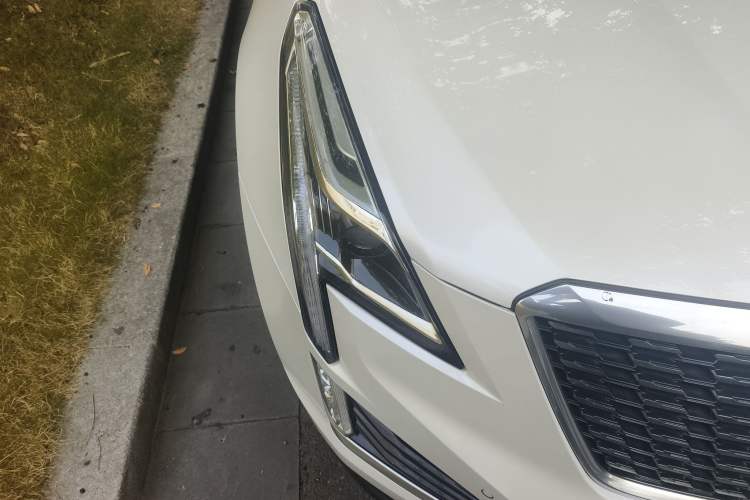 Used Cadillac XT5 2020 28T Four-Wheel Drive Luxury Version Right Front Headlight