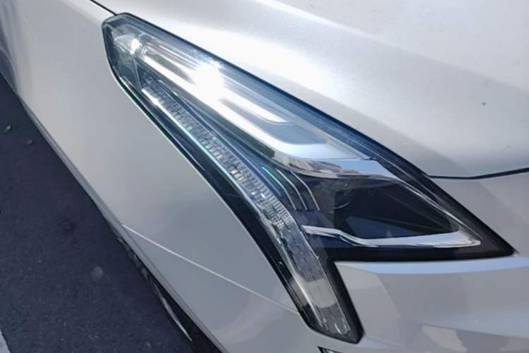 Used Cadillac XT5 2020 28T 4x4 Platinum Sport Edition Right Front Headlight