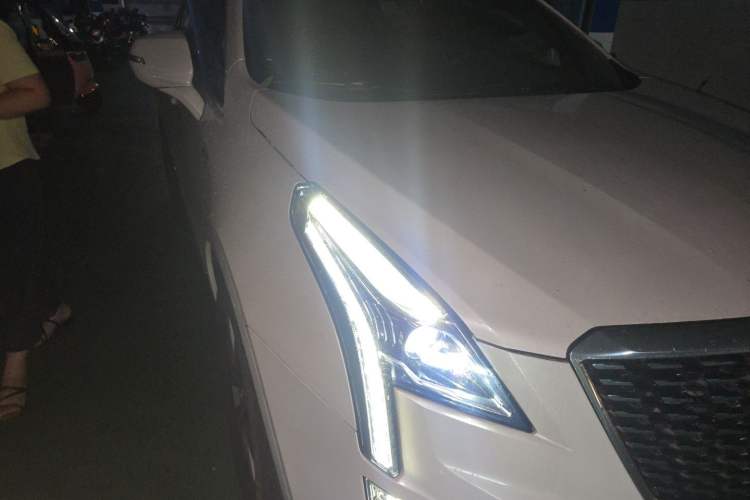 Used Cadillac XT5 2020 28T Luxury Version Right Front Headlight