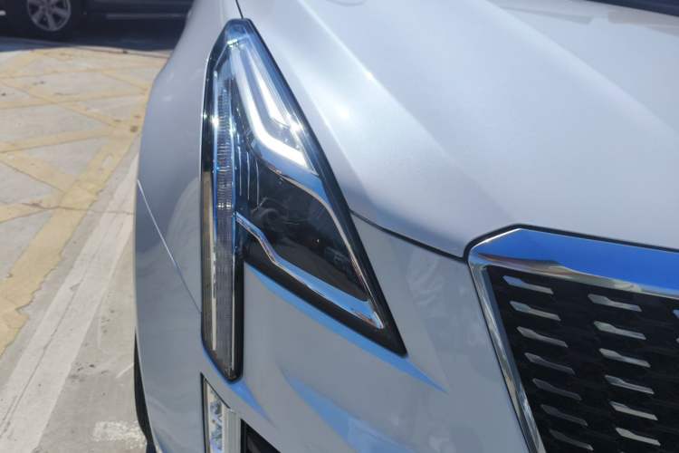 Used Cadillac XT5 2020 Revised Version 28T Luxury Edition Right Front Headlight