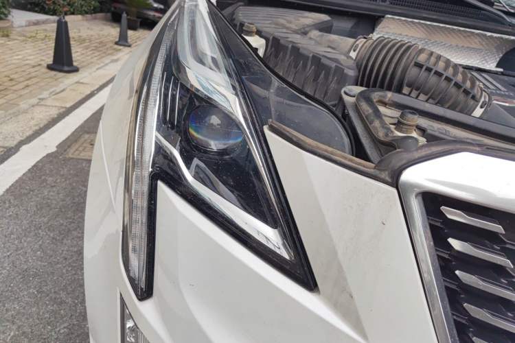Used Cadillac XT5 2020 28T Tech Edition Right Front Headlight