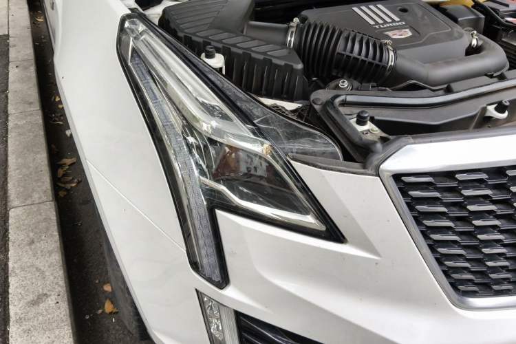 Used Cadillac XT5 2020 28T Luxury Version Right Front Headlight