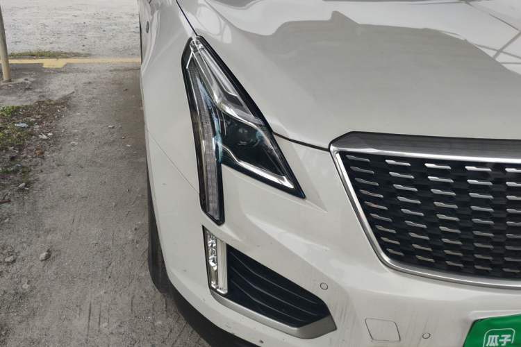Used Cadillac XT5 2020 28T Luxury Version Right Front Headlight