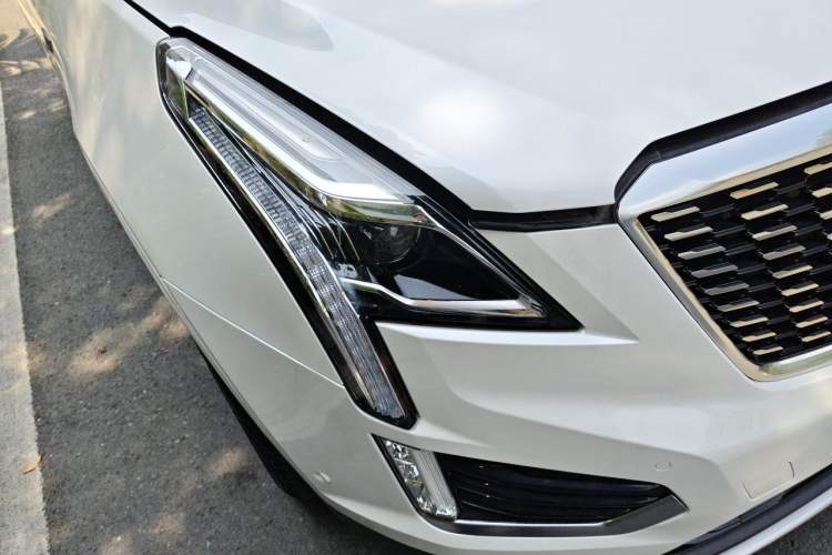 Used Cadillac XT5 2020 28T 4x4 Platinum Sport Edition Right Front Headlight