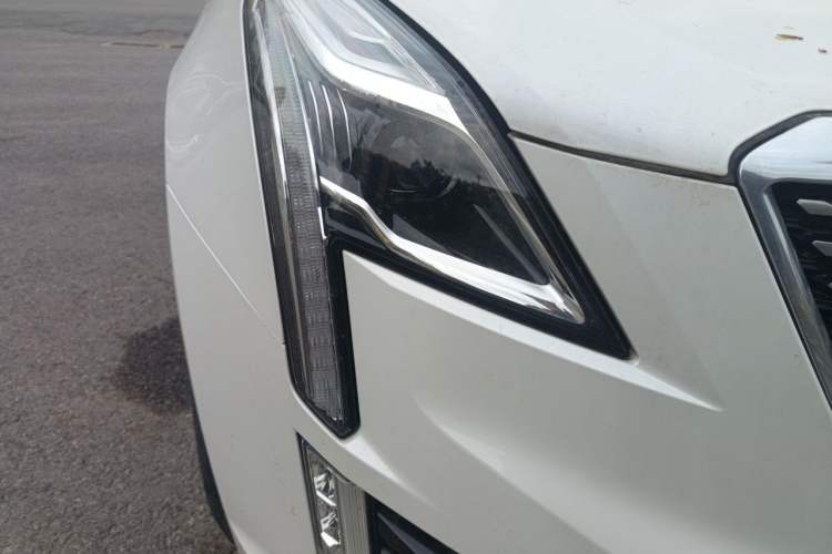 Used Cadillac XT5 2020 28T Luxury Version Right Front Headlight