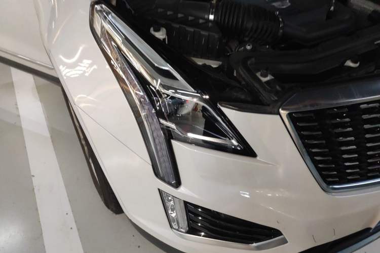 Used Cadillac XT5 2020 28T Luxury Version Right Front Headlight