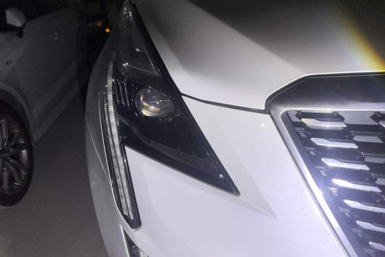 Used Cadillac XT5 2020 Revised Version 28T Luxury Edition Right Front Headlight