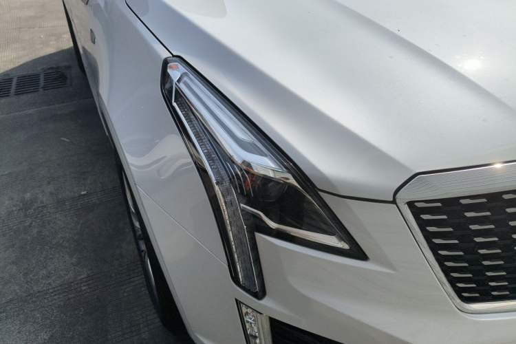 Used Cadillac XT5 2020 Revised Version 28T Luxury Edition Right Front Headlight