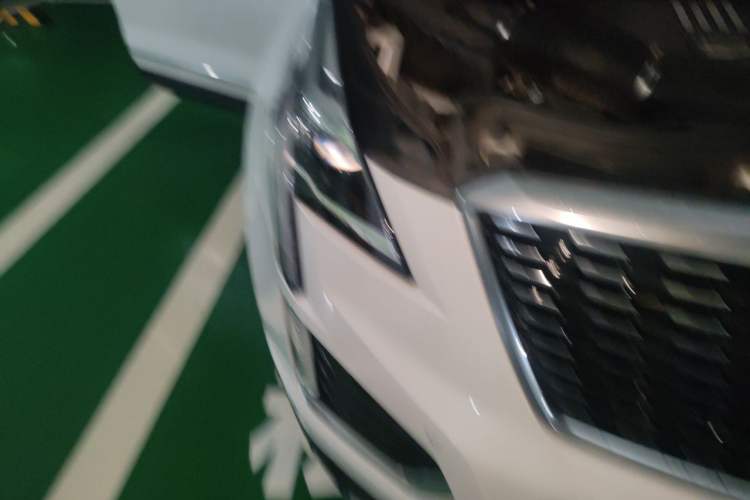 Used Cadillac XT5 2020 28T Luxury Version Right Front Headlight